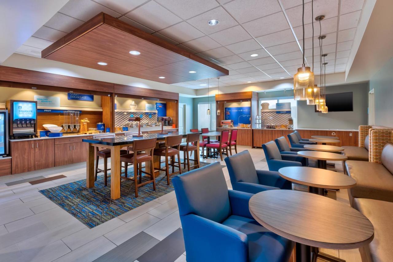 Holiday Inn Express & Suites - Effingham By Ihg Bagian luar foto