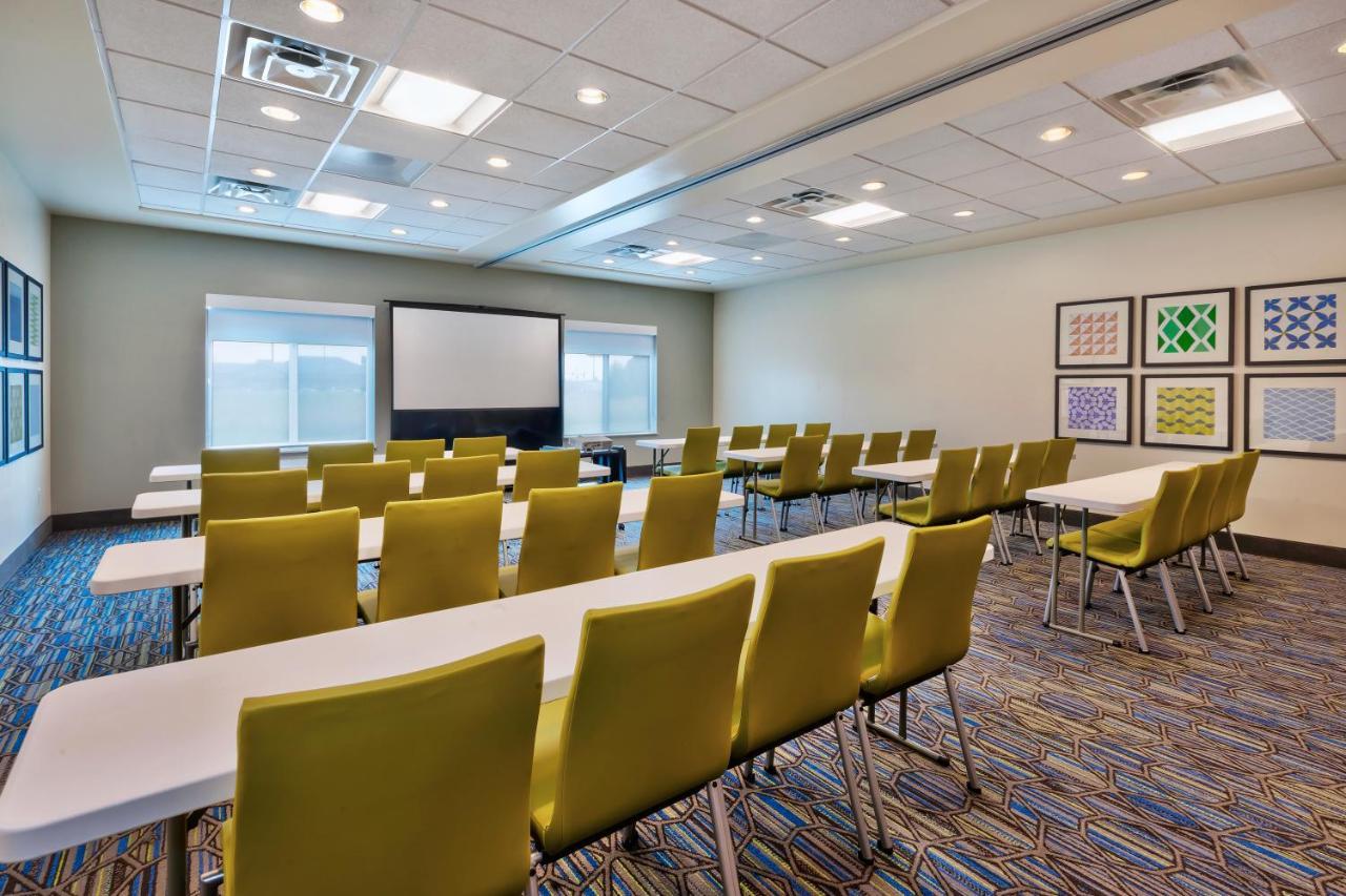 Holiday Inn Express & Suites - Effingham By Ihg Bagian luar foto