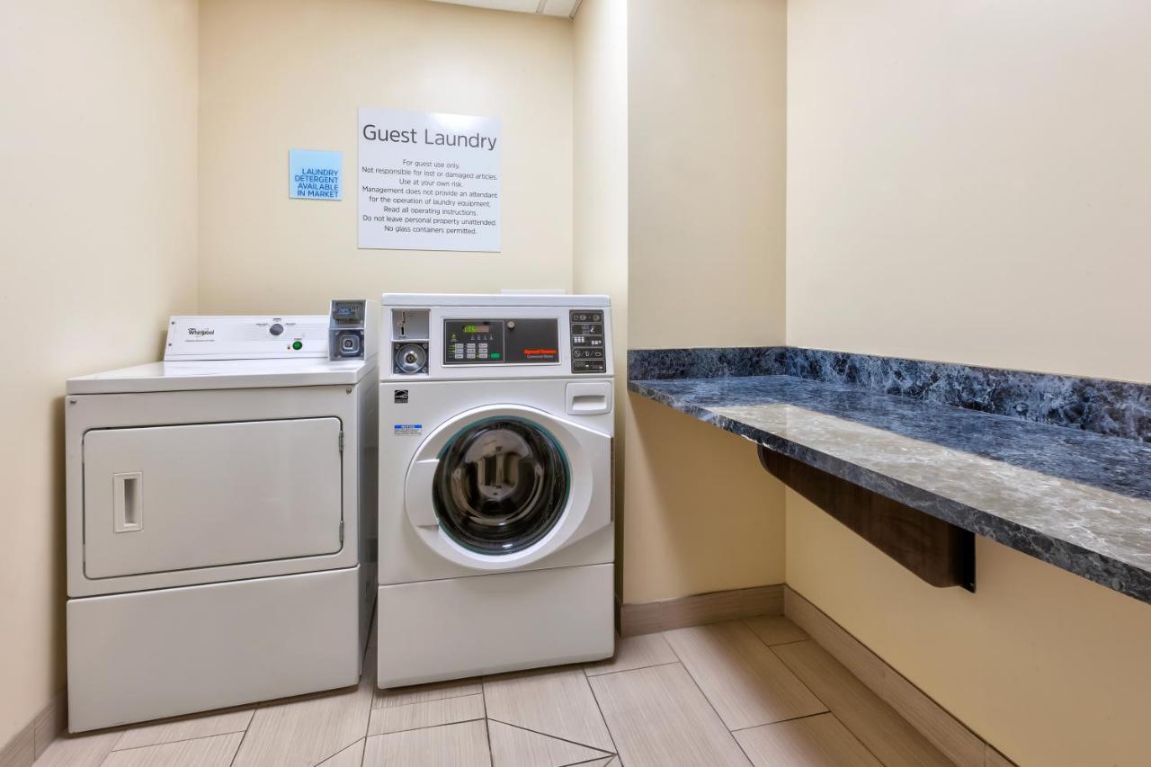 Holiday Inn Express & Suites - Effingham By Ihg Bagian luar foto