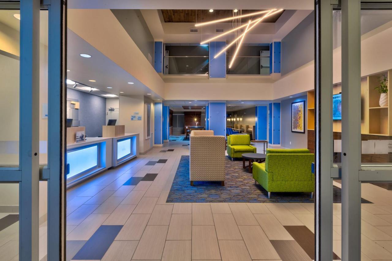 Holiday Inn Express & Suites - Effingham By Ihg Bagian luar foto