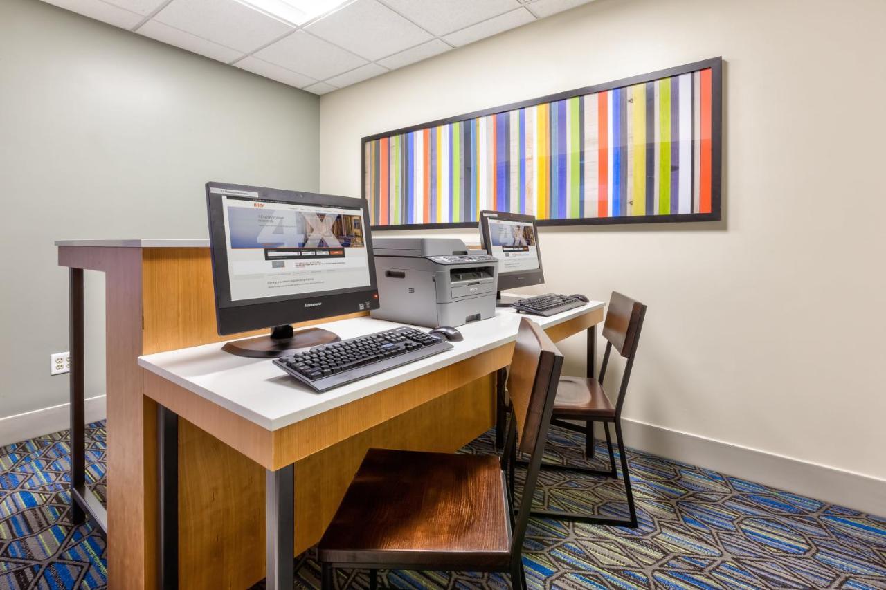 Holiday Inn Express & Suites - Effingham By Ihg Bagian luar foto