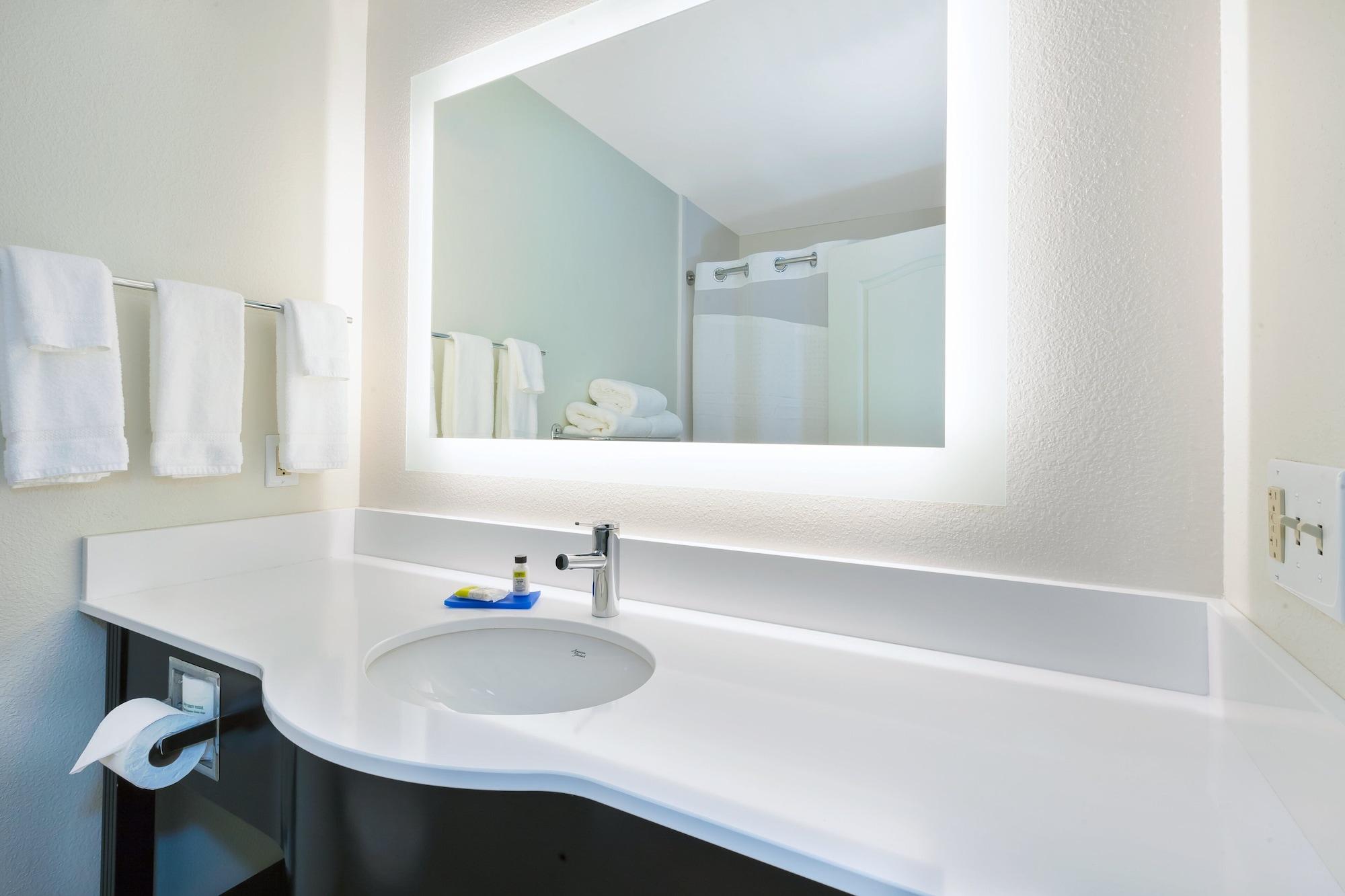 Holiday Inn Express & Suites - Effingham By Ihg Bagian luar foto