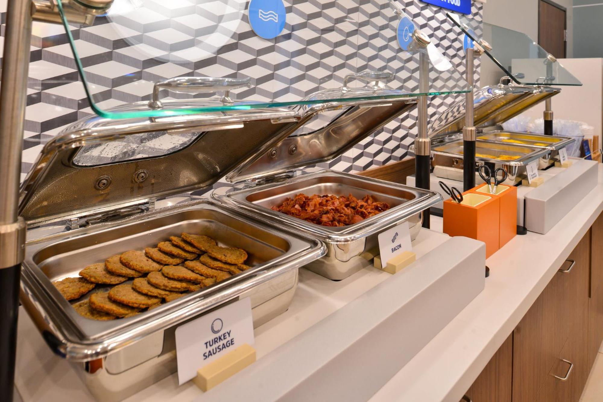Holiday Inn Express & Suites - Effingham By Ihg Bagian luar foto