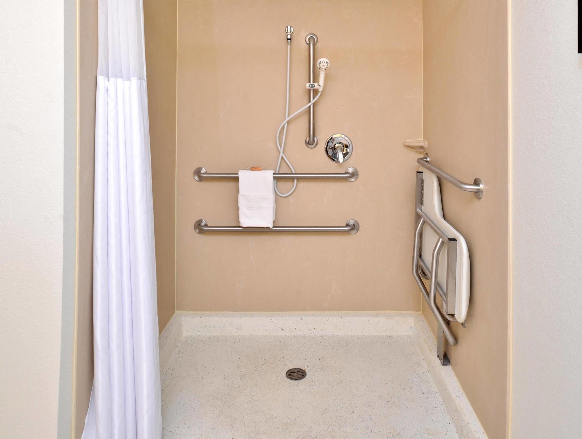 Holiday Inn Express & Suites - Effingham By Ihg Bagian luar foto